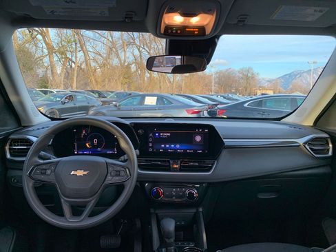 Used 2025 Chevrolet TrailBlazer LT image 31