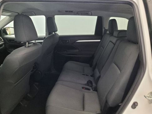 Used 2019 Toyota Highlander LE AWD/4WD image 18
