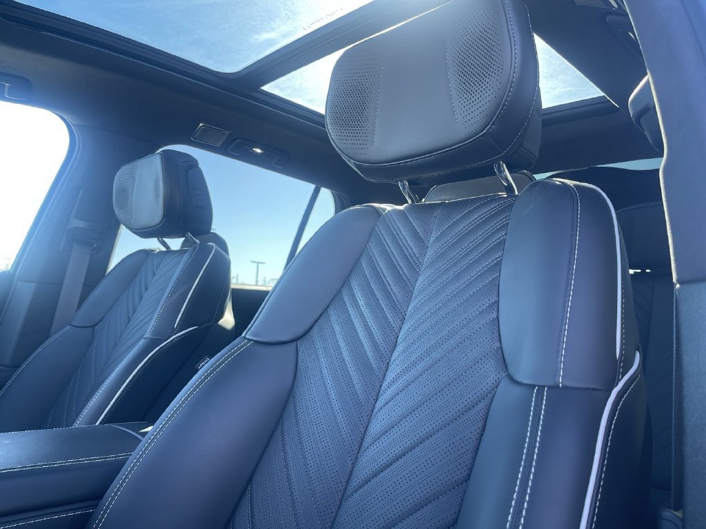 Certified 2026 Cadillac Vistiq Platinum w/ LPO, Floor Liner Package AWD/4WD image 8