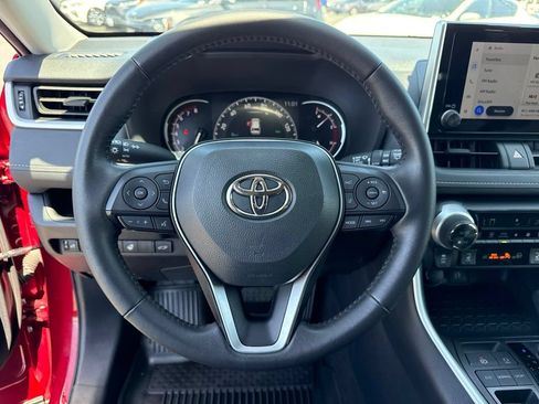 Used 2025 Toyota RAV4 XLE w/ Convenience Package FWD image 24