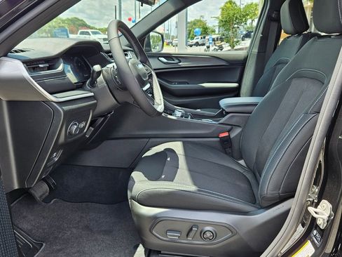 New 2025 Jeep Grand Cherokee L Laredo w/ Luxury Tech Group I RWD image 10