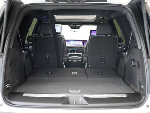 Used 2025 Cadillac Escalade Premium Luxury AWD/4WD image 45