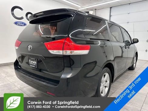 Used 2011 Toyota Sienna Base image 5