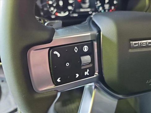 New 2025 Land Rover Discovery S image 18