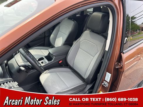 Used 2017 Ford Escape SE w/ SE Sport Appearance Package FWD image 16