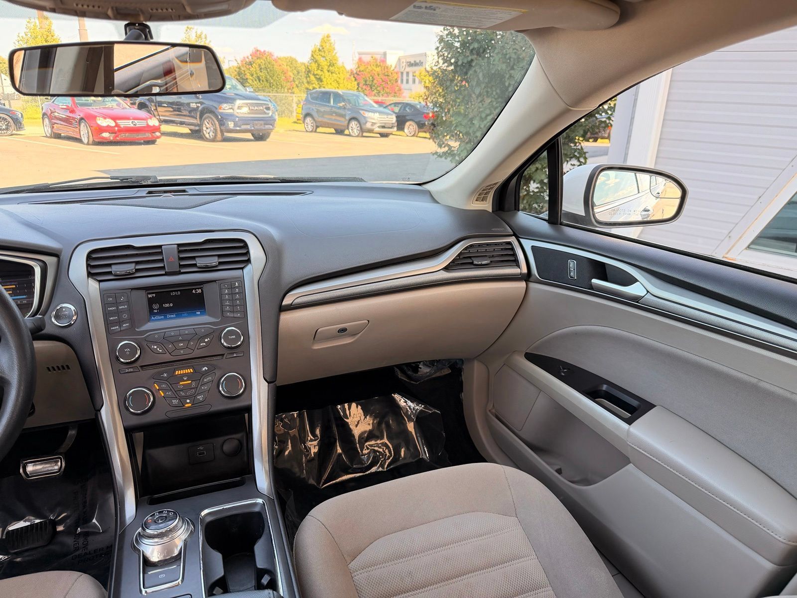 Used 2017 Ford Fusion SE FWD image 22