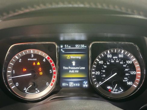 Used 2018 Nissan Titan PRO-4X w/ Pro-4x Convenience Package image 28