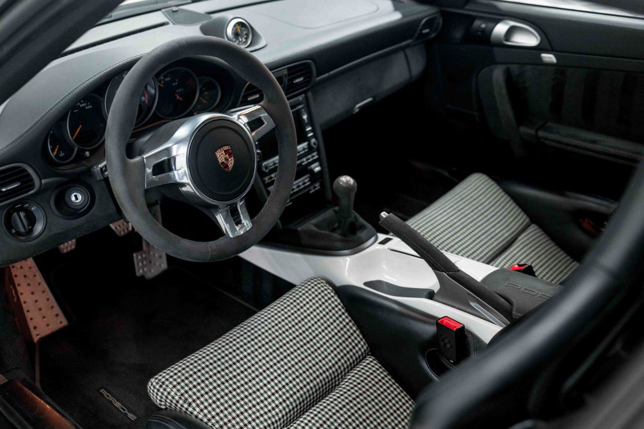 Used 2010 Porsche 911 GT3 RWD image 2