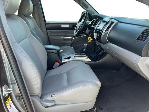 Used 2015 Toyota Tacoma 4x4 Double Cab w/ TRD Off-Road Package image 16