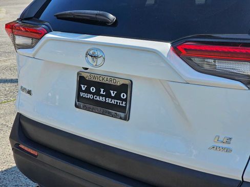 Used 2024 Toyota RAV4 LE AWD/4WD image 15