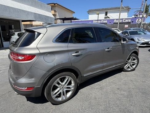 Used 2017 Lincoln MKC Reserve w/ Lincoln MKC Climate Package AWD/4WD image 2
