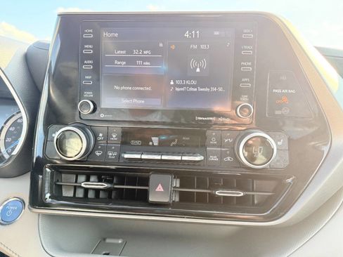 Used 2022 Toyota Highlander XLE image 18