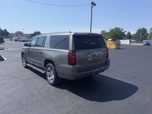 Used 2018 Chevrolet Suburban LT w/ LT Signature Package AWD/4WD image 5