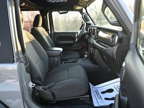 Used 2020 Jeep Wrangler Sport image 19