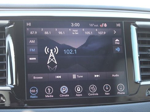 Used 2018 Chrysler Pacifica Touring-L Plus w/ Tire & Wheel Group image 39