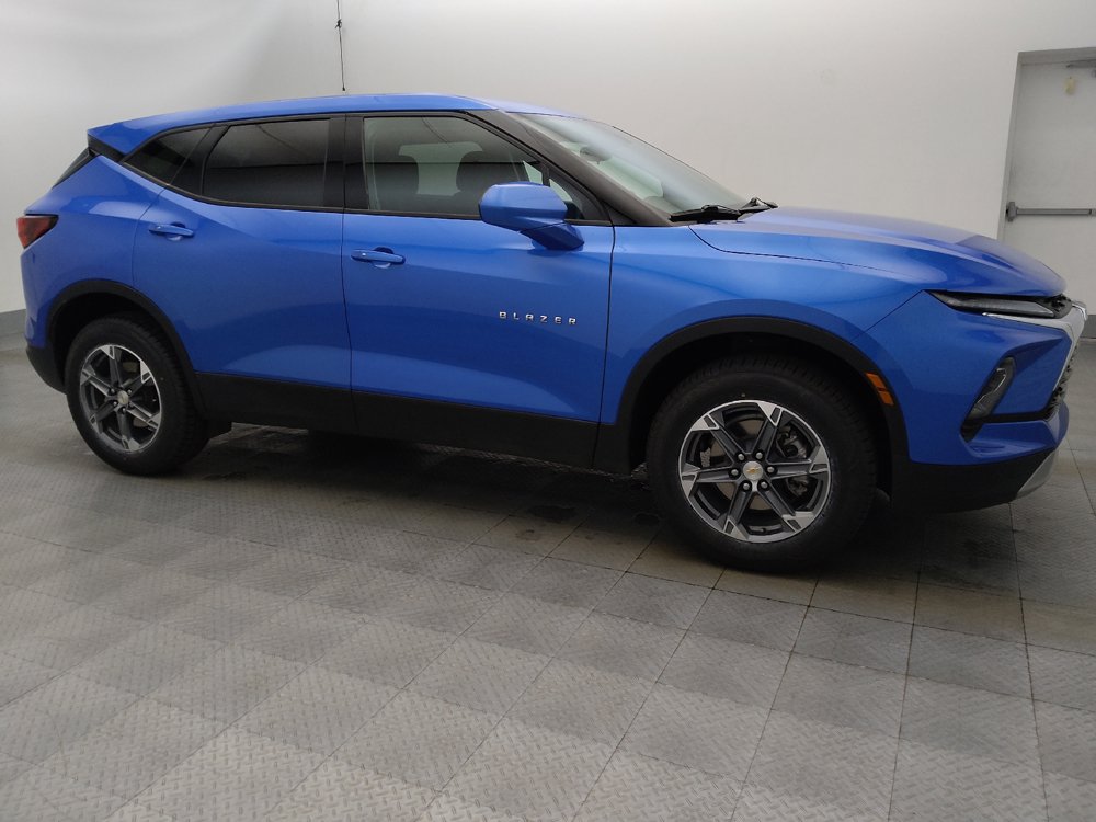 Used 2025 Chevrolet Blazer LT FWD image 11
