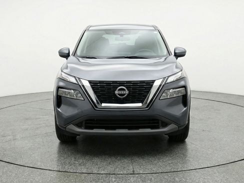 Used 2025 Nissan Rogue SV image 2