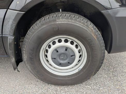 Used 2016 Mercedes-Benz Sprinter 2500 image 11