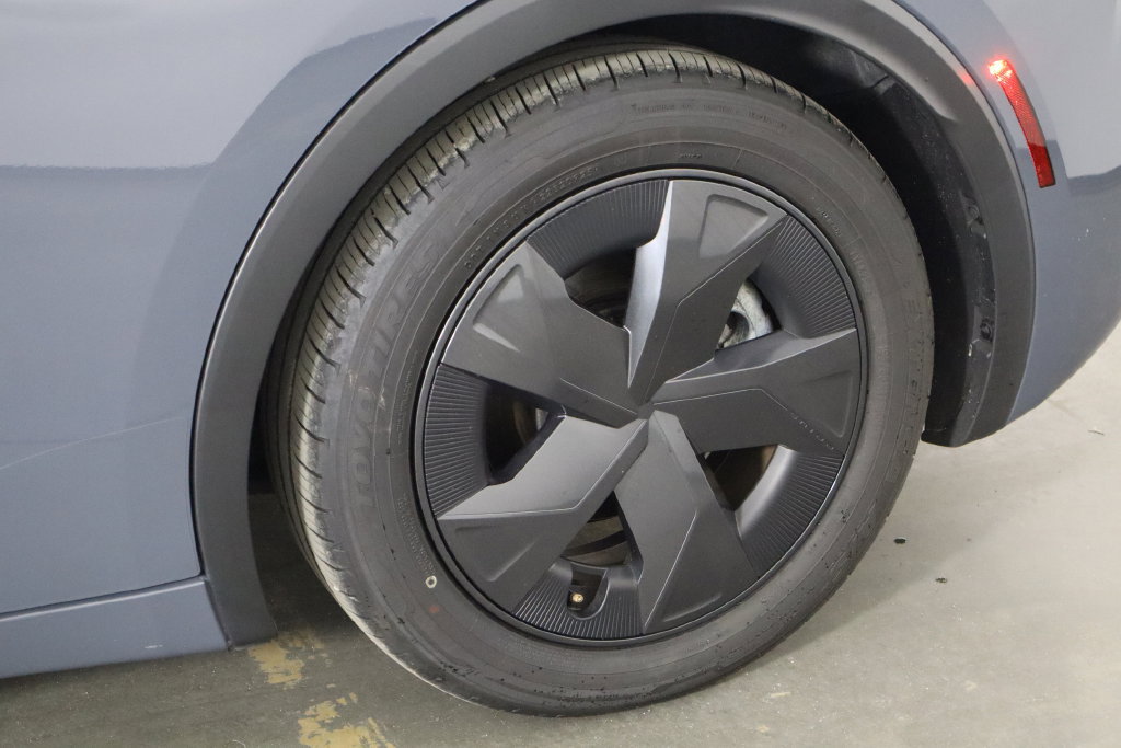 Used 2025 Toyota Prius LE FWD image 40