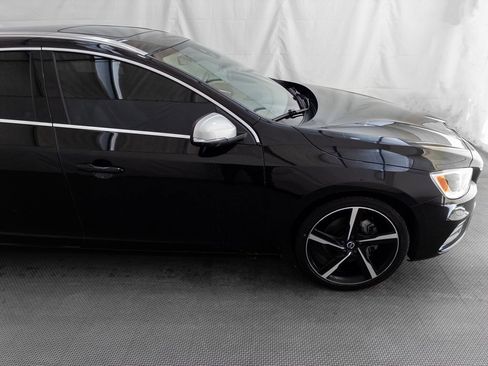 Used 2016 Volvo V60 T6 R-Design Platinum w/ Climate Package image 9