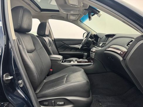 Used 2017 INFINITI Q70 L 3.7 image 32