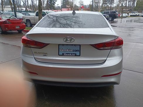 Used 2017 Hyundai Elantra SE image 5