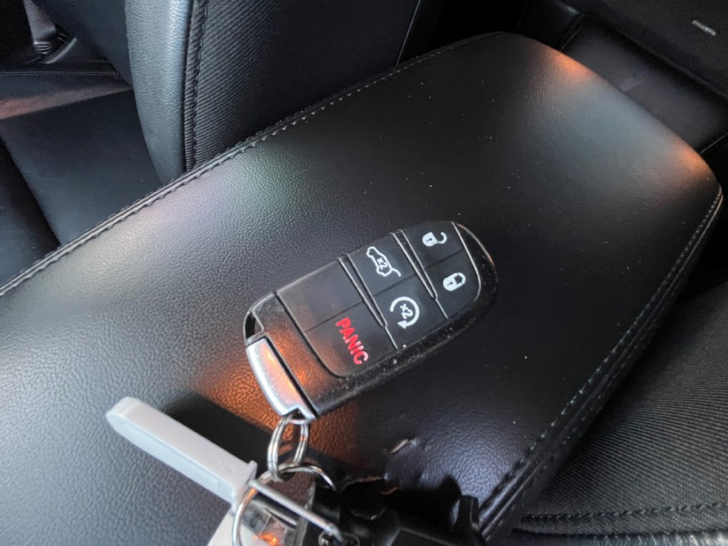 Used 2020 Jeep Grand Cherokee Limited AWD/4WD image 32