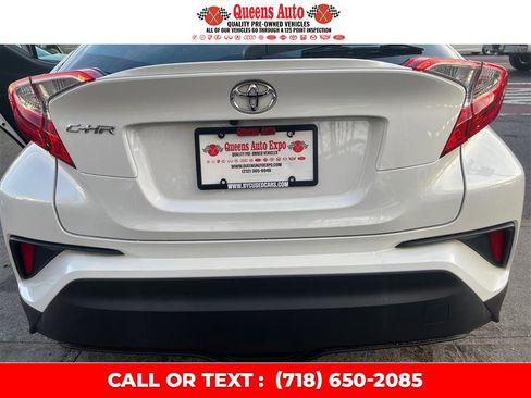 Used 2020 Toyota C-HR XLE FWD image 27