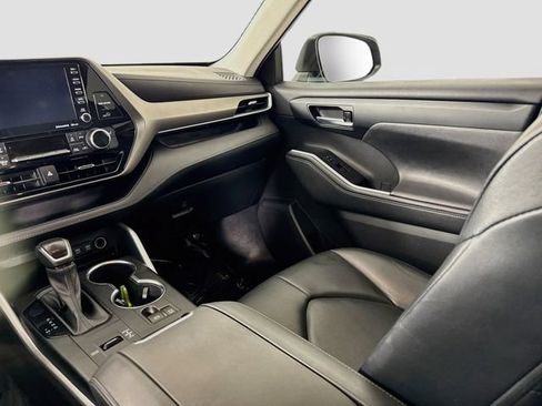 Certified 2021 Toyota Highlander XLE FWD image 26