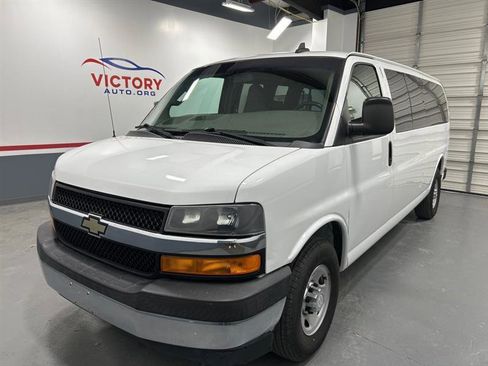 Used 2017 Chevrolet Express 3500 LT w/ LT Preferred Equipment Group RWD image 14