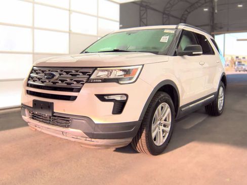 Used 2019 Ford Explorer XLT w/ Equipment Group 202A AWD/4WD image 3