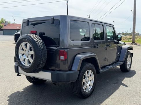 Used 2014 Jeep Wrangler Unlimited Sahara AWD/4WD image 3