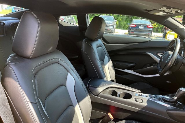 Used 2018 Chevrolet Camaro LT RWD image 7