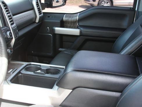 Used 2017 Ford F250 Lariat w/ Lariat Value Package image 34