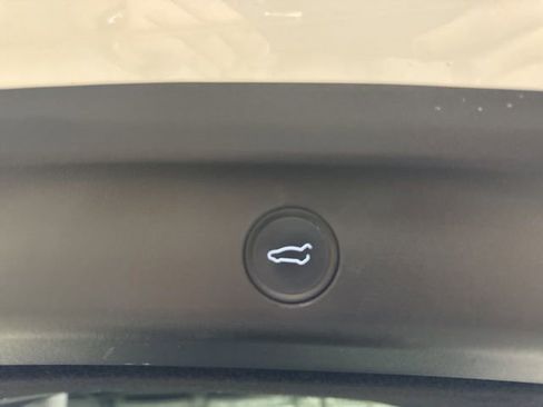 Used 2021 Tesla Model Y Long Range image 19