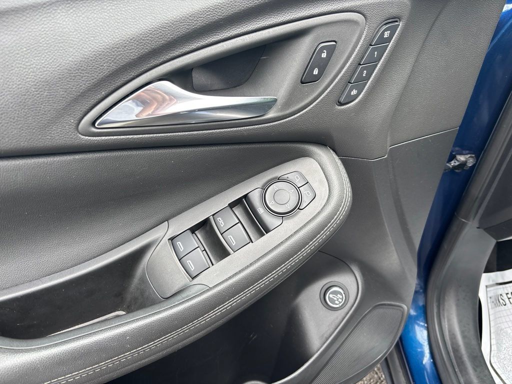 Used 2023 Buick Encore GX Essence w/ Experience Buick Package FWD image 21