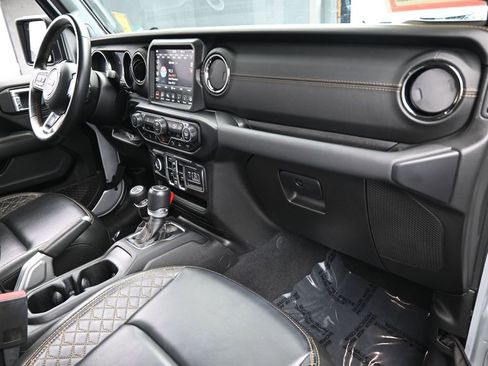 Used 2022 Jeep Gladiator Overland image 46