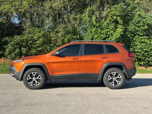 Used 2015 Jeep Cherokee Trailhawk w/ Comfort/Convenience Group image 4