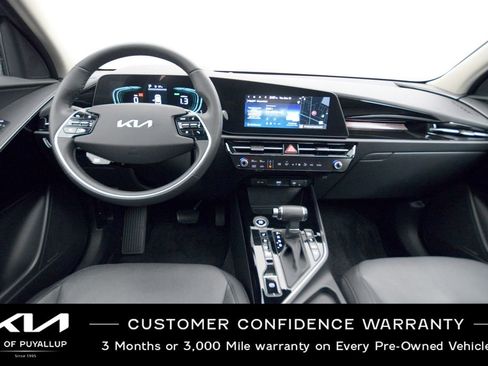Certified 2024 Kia Niro SX image 17