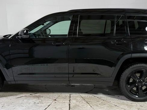 Certified 2025 Jeep Grand Cherokee L Limited w/ Black Appearance Package image 4