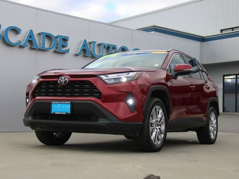 Used 2025 Toyota RAV4 XLE Premium image 2