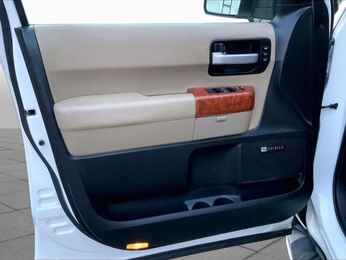 Used 2018 Toyota Sequoia Platinum RWD image 19