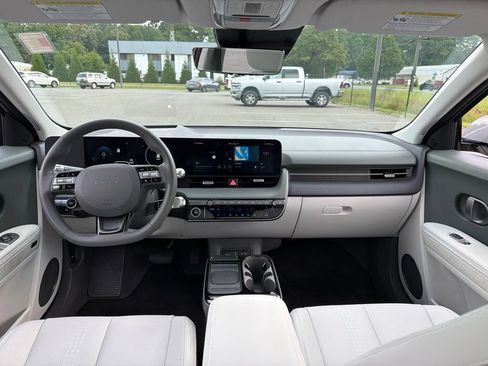 Certified 2025 Hyundai Ioniq 5 Limited AWD/4WD image 8