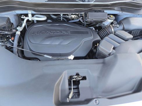 Certified 2025 Honda Passport EX-L image 9