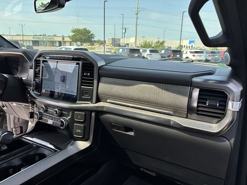 Used 2022 Ford F150 Platinum w/ Equipment Group 701A High AWD/4WD image 18