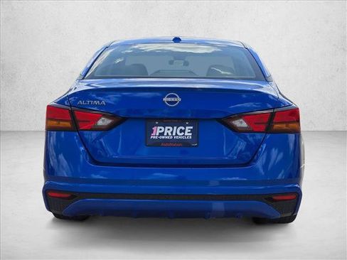 Used 2025 Nissan Altima 2.5 SV FWD image 7