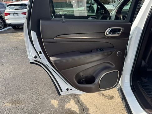 Used 2017 Jeep Grand Cherokee Summit image 18