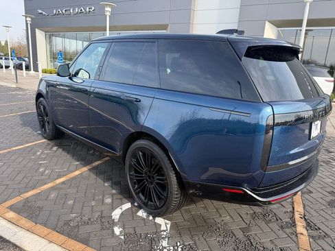 Used 2023 Land Rover Range Rover SE image 7