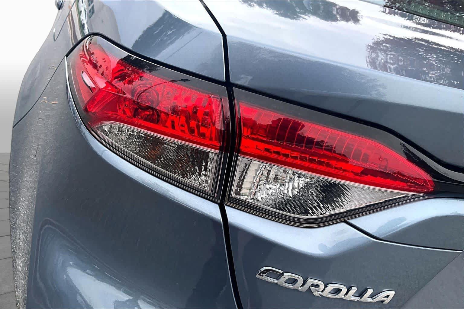 Used 2022 Toyota Corolla LE FWD image 28