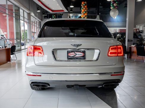 Used 2018 Bentley Bentayga image 6
